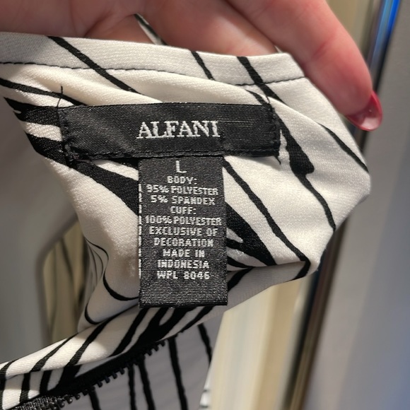 Spring blouse with bell sleeves and great details - Picture 5 of 5